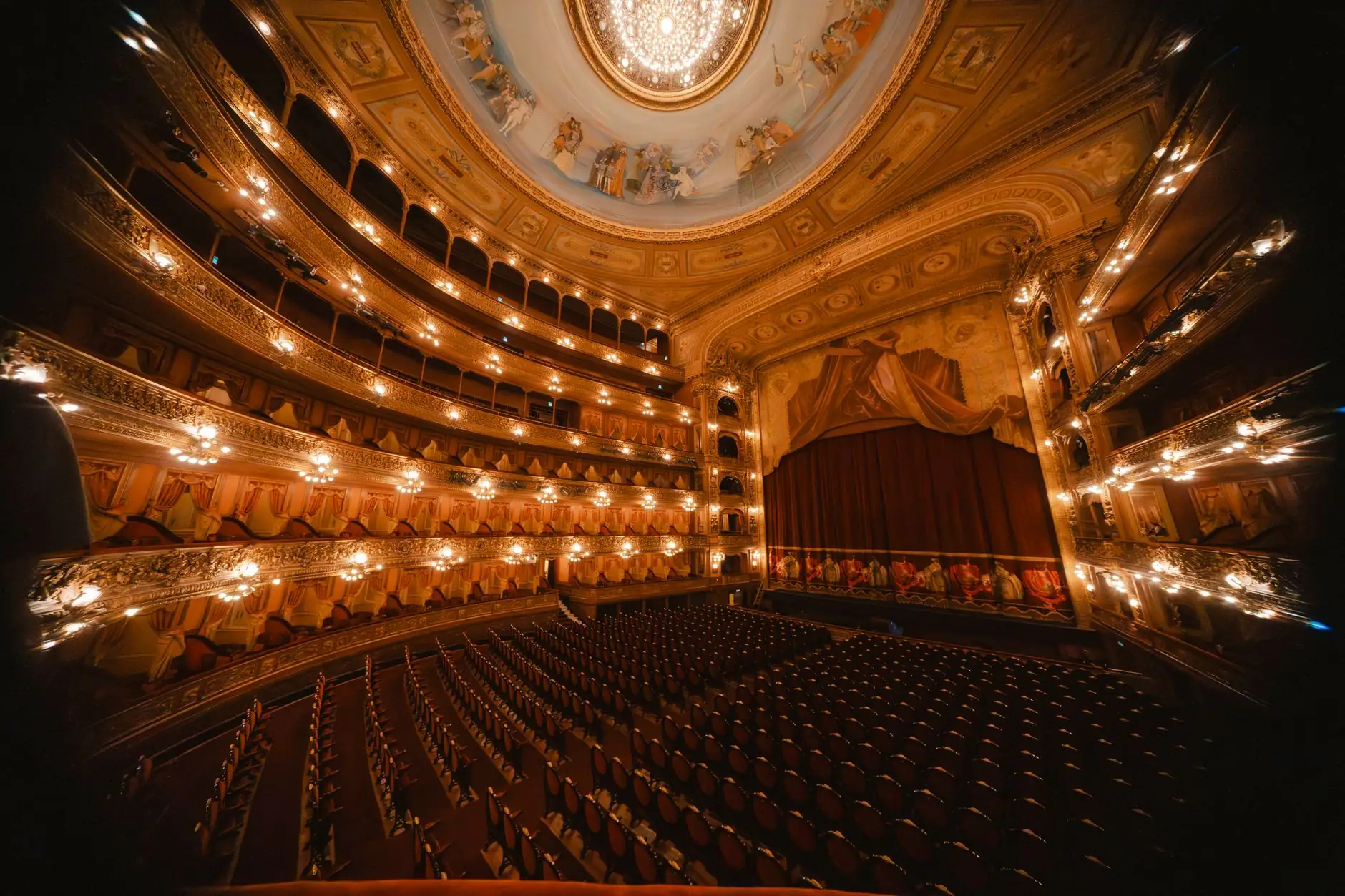 Theater & Unterhaltung
